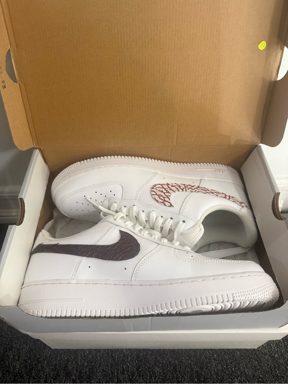 Men’s Nike Air Force 1White Leather Men’s Sneakers with Brown/Maroon Swoosh